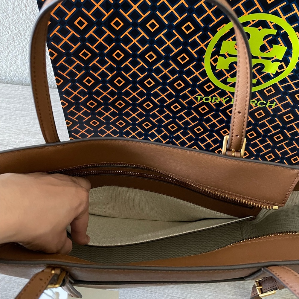 New , Authentic Tory Burch tote bag - Picture 9 of 16